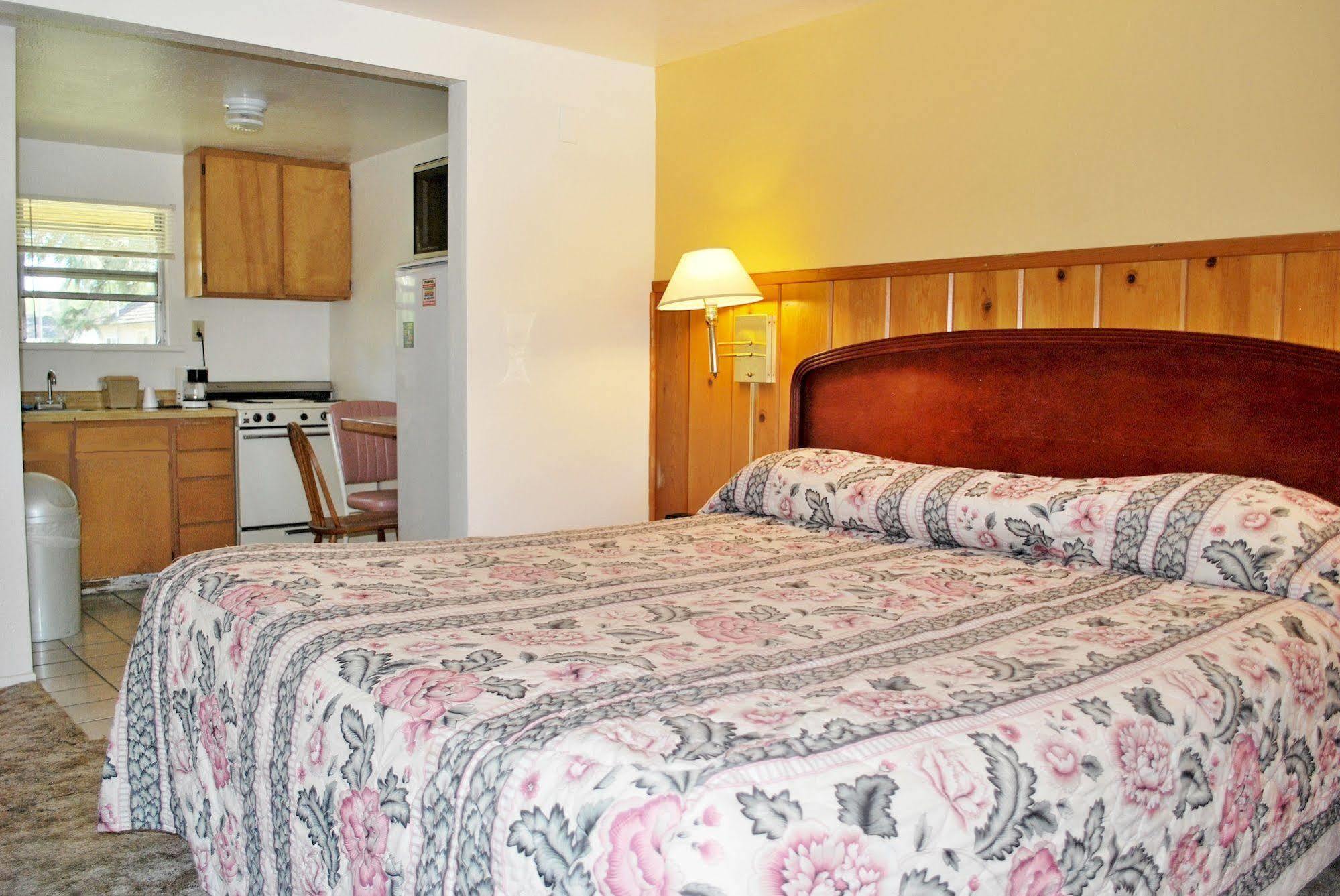 Oregon Motel 8 And Rv Park Klamath Falls Exterior foto