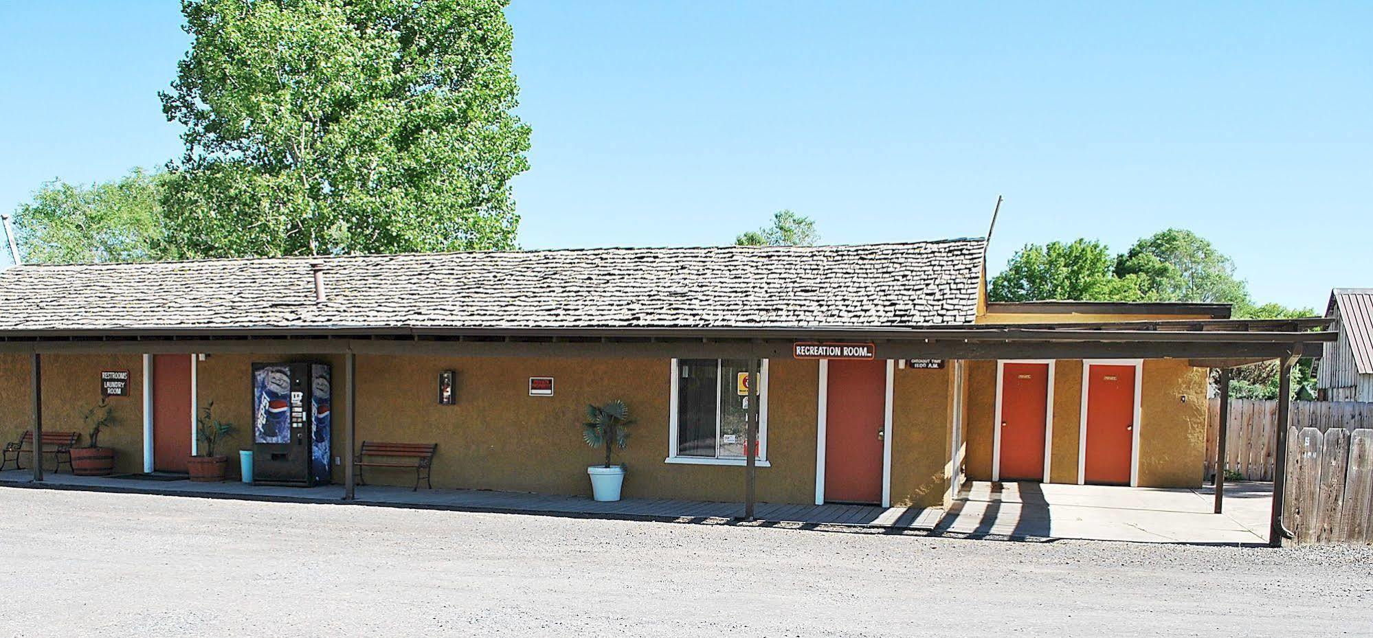 Oregon Motel 8 And Rv Park Klamath Falls Exterior foto