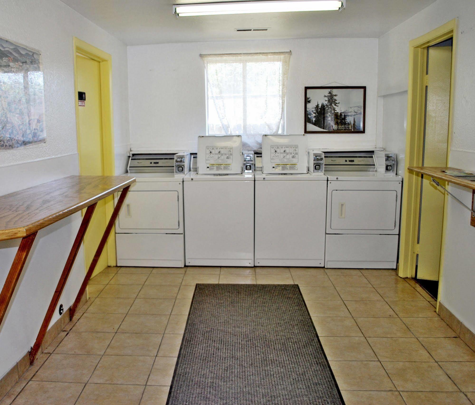 Oregon Motel 8 And Rv Park Klamath Falls Exterior foto
