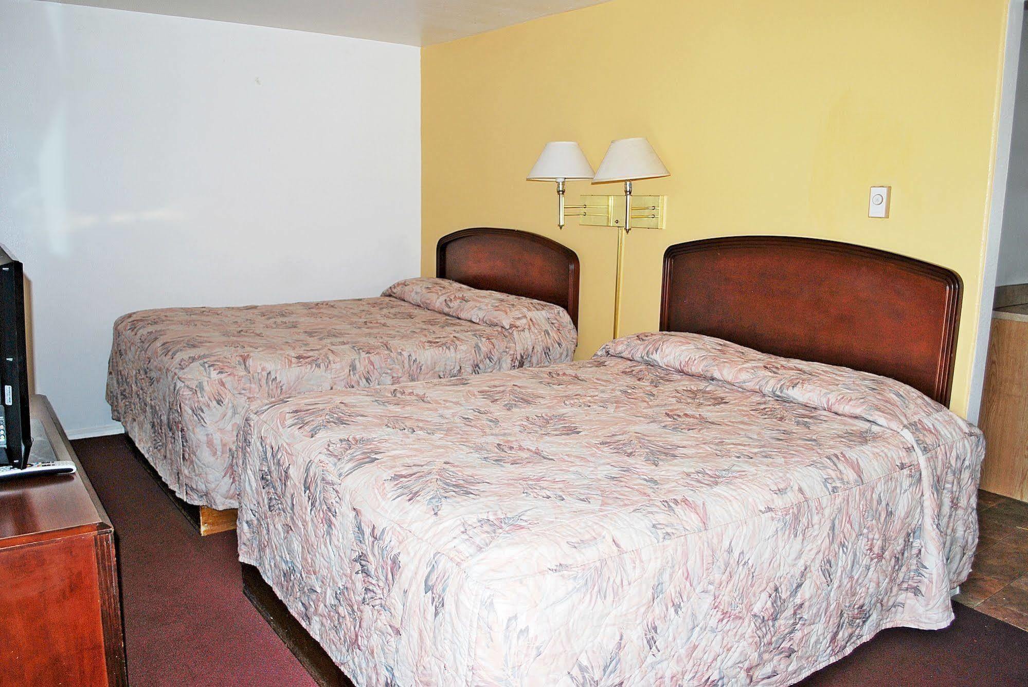Oregon Motel 8 And Rv Park Klamath Falls Exterior foto