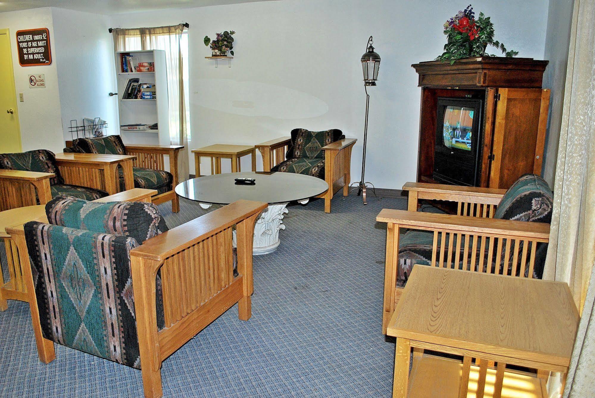 Oregon Motel 8 And Rv Park Klamath Falls Exterior foto