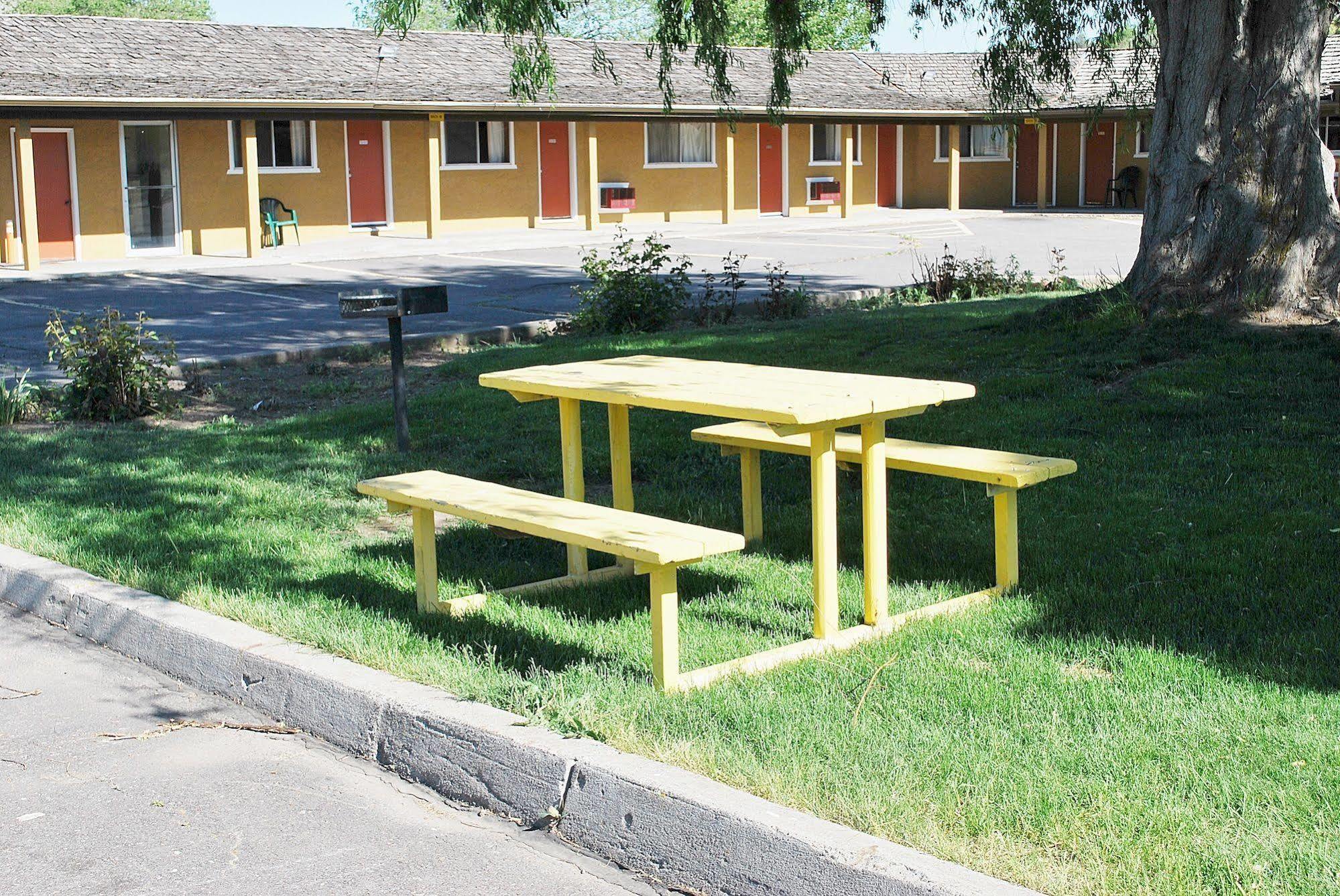 Oregon Motel 8 And Rv Park Klamath Falls Exterior foto
